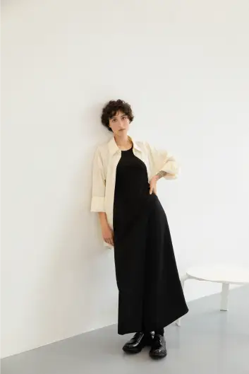 mannequi qui porte la chemise beige ouwa